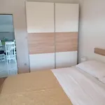 Tomas