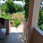 Tomas *