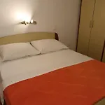 Tomas