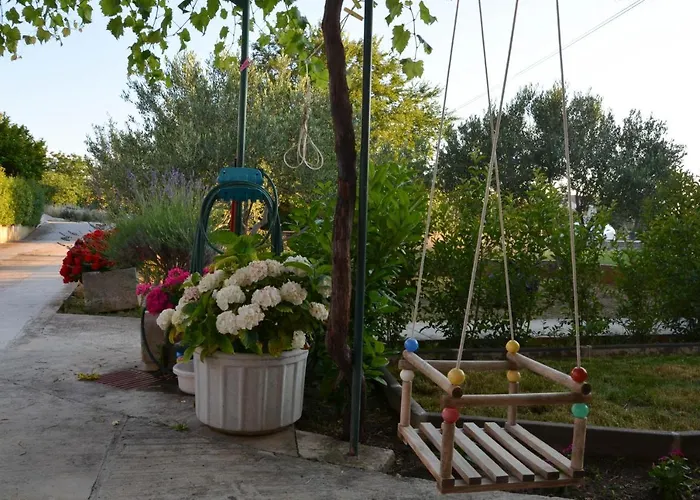 Tomas * Betina (Sibenik-Knin)